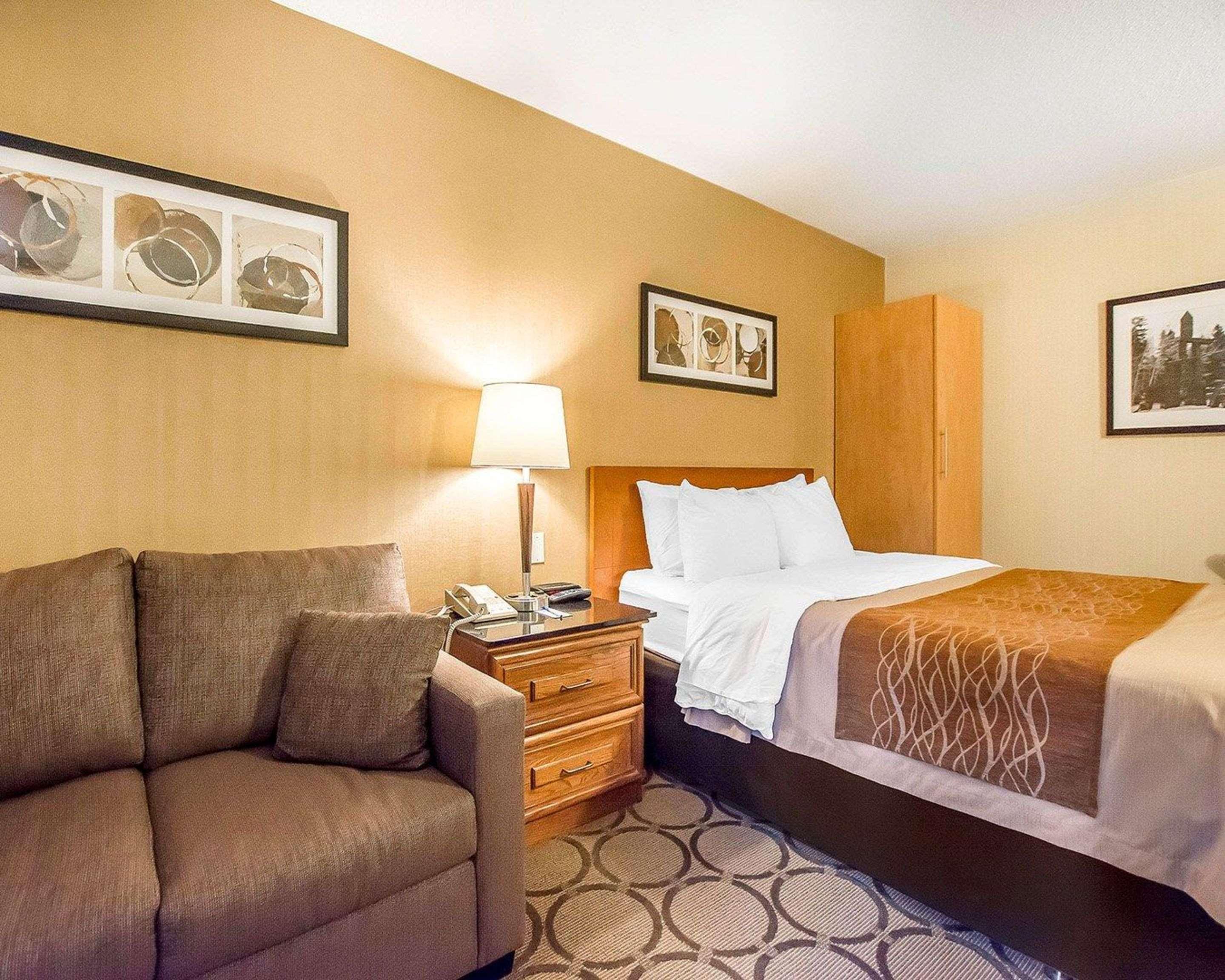 Comfort Inn Kirkland Lake Exterior photo