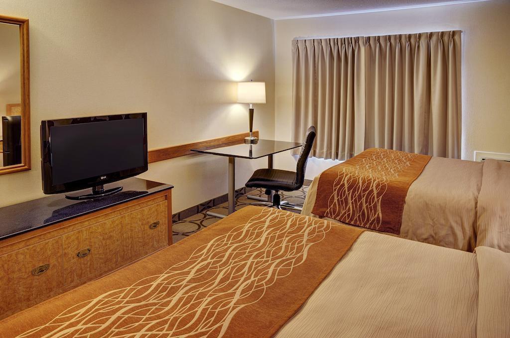 Comfort Inn Kirkland Lake Exterior photo
