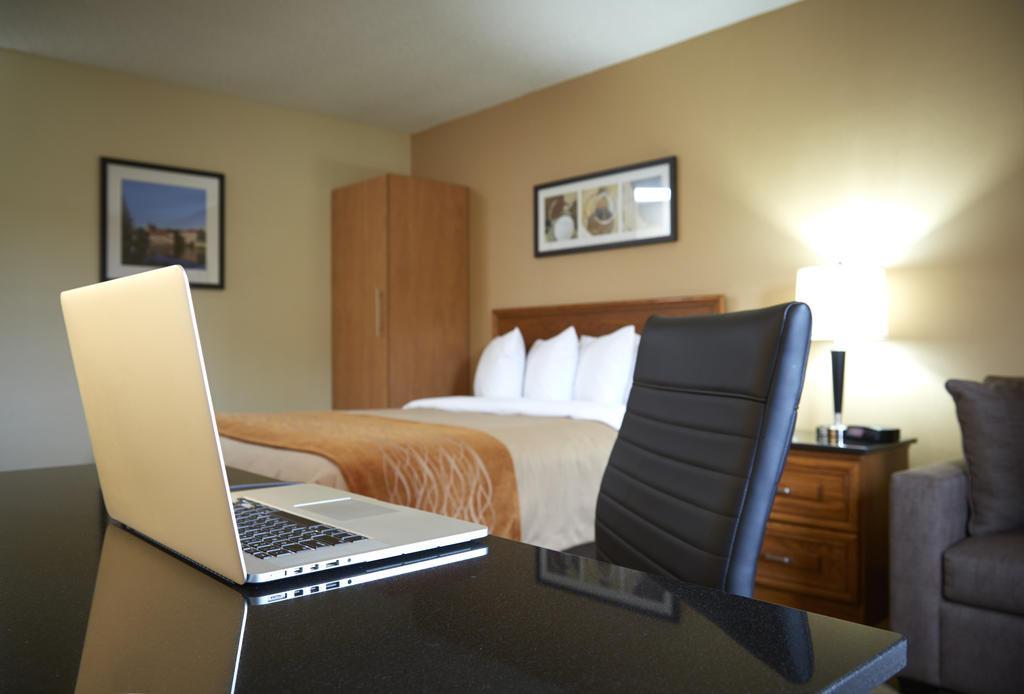 Comfort Inn Kirkland Lake Exterior photo