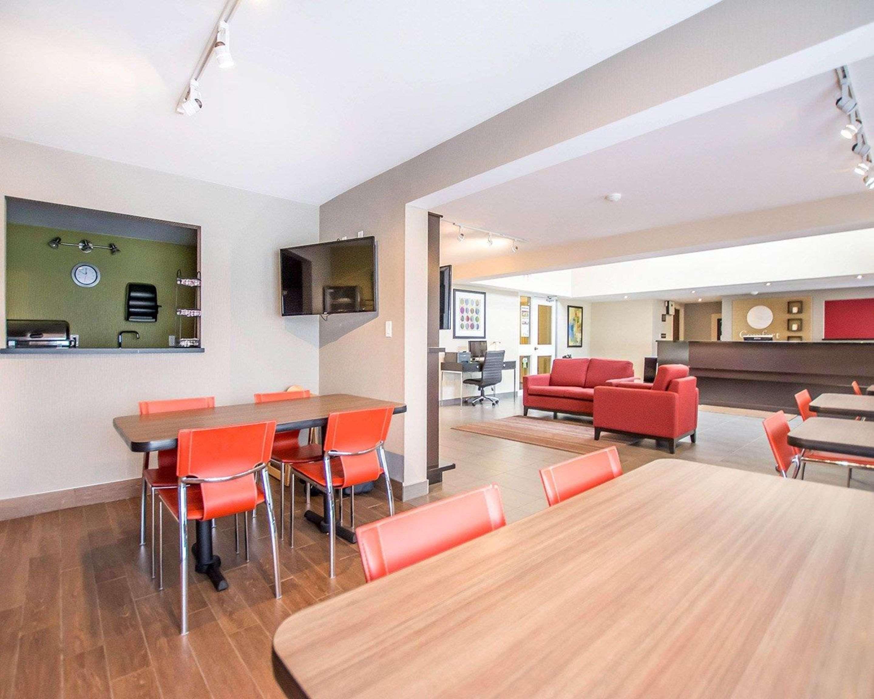 Comfort Inn Kirkland Lake Exterior photo