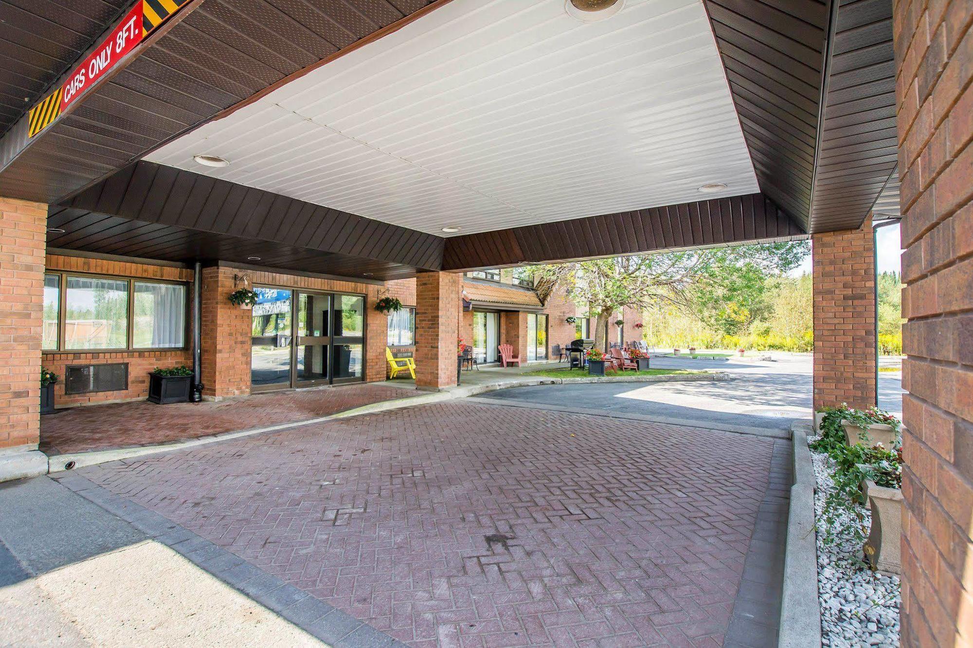 Comfort Inn Kirkland Lake Exterior photo