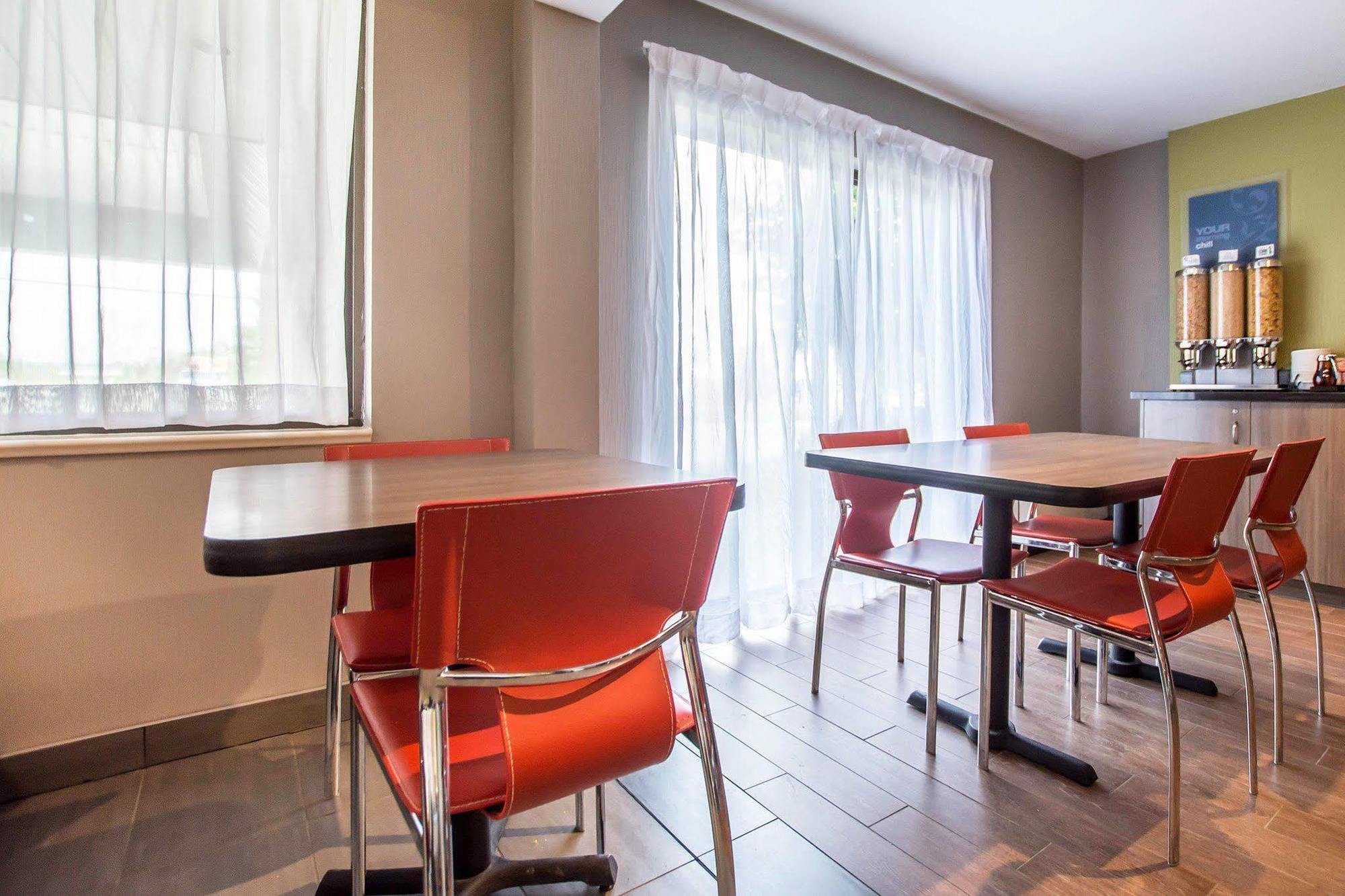 Comfort Inn Kirkland Lake Exterior photo